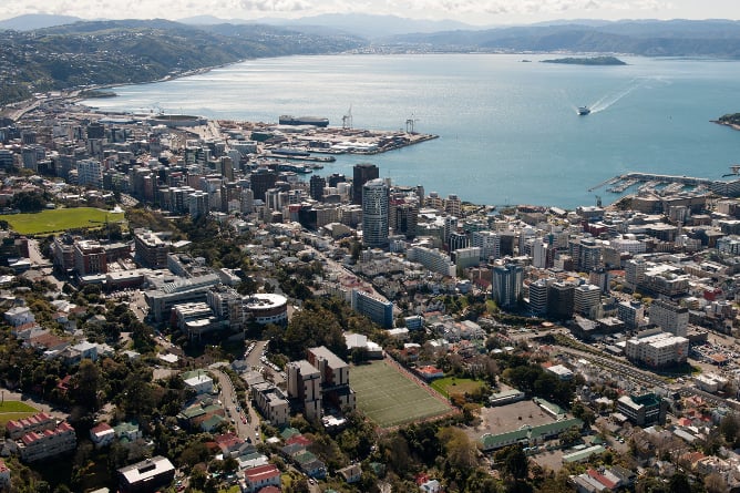 aifs-studieren-in-neuseeland-victoria-university-wellington-ausblick-meer-program-carousel-668x1000