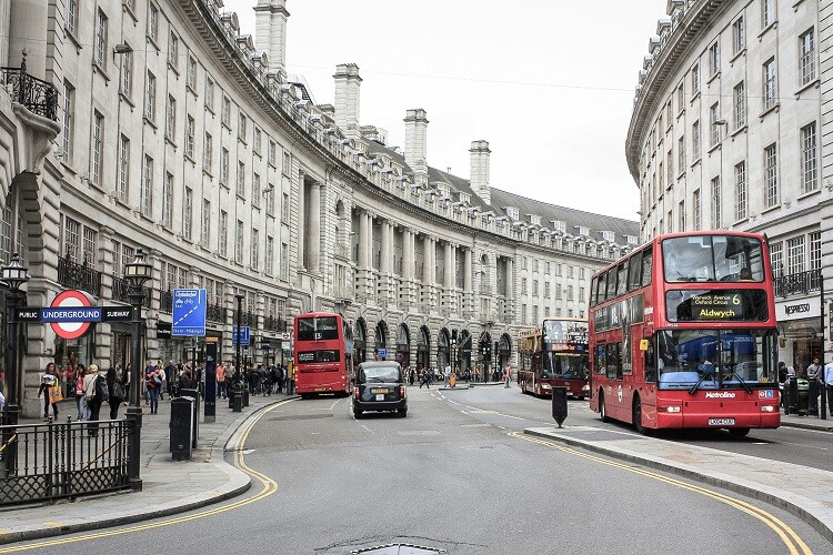 Doppeldeckerbusse in London