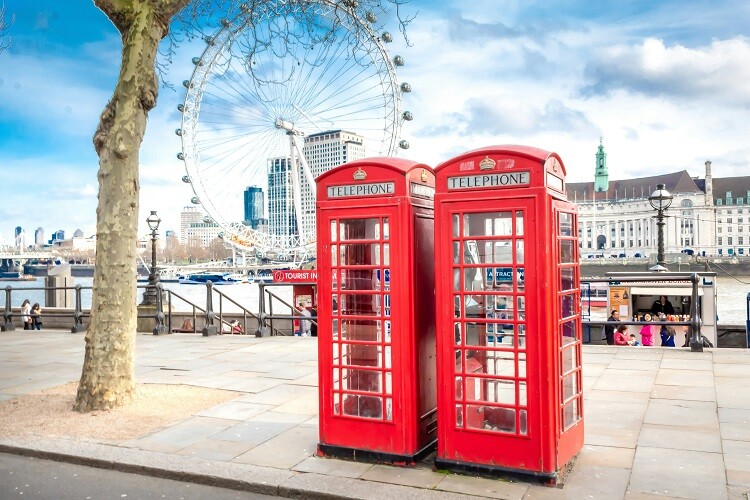 Telefonzellen vor dem London Eye in London