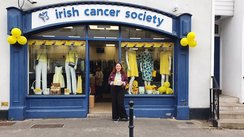 aifs-freiwilligenarbeit-irland-erfahrungen-pia-charity-shop-cancer-society-person